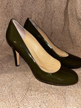 Kate Spade Olive Green Patent Leather Pointed Toe Pumps Heels Sz 8 Made in Italy